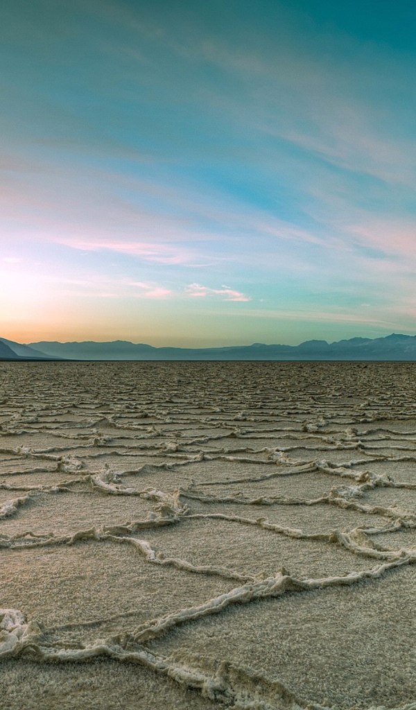 Сухая пустынная местность