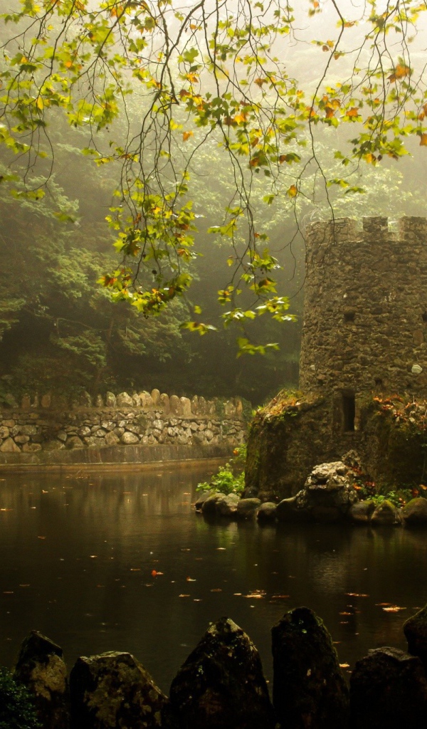 Каменная башенка на острове