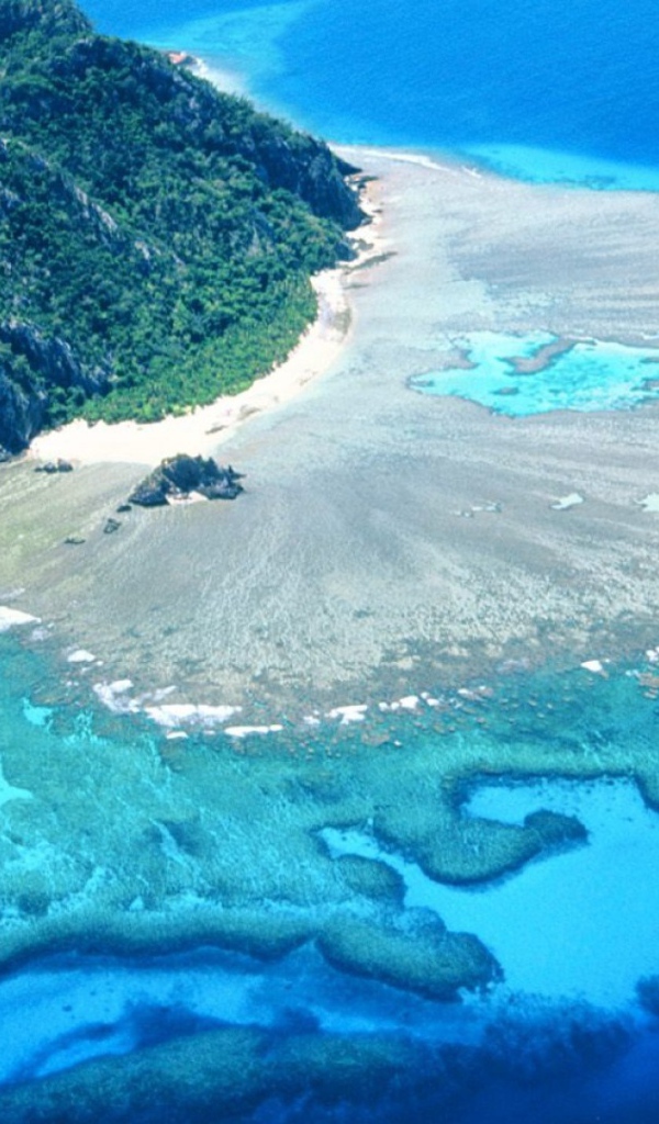 Необитаемый островок в океане