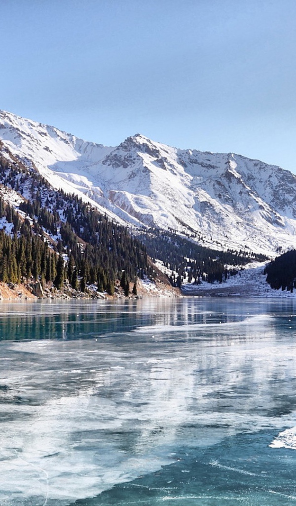 Ледоход на горной реке