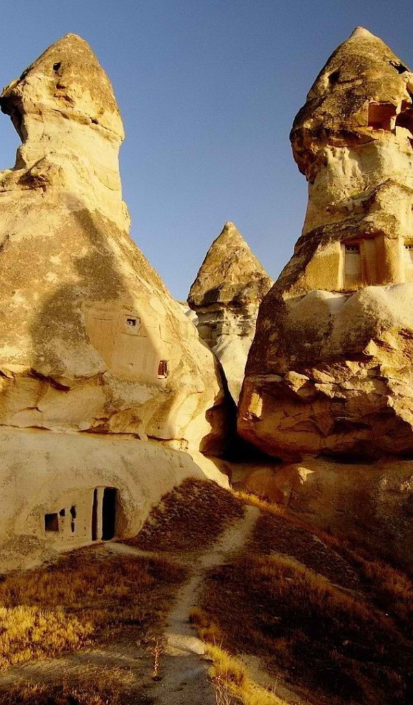 Жилые дома в скалах