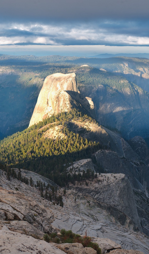 Горы освещенные солнцем