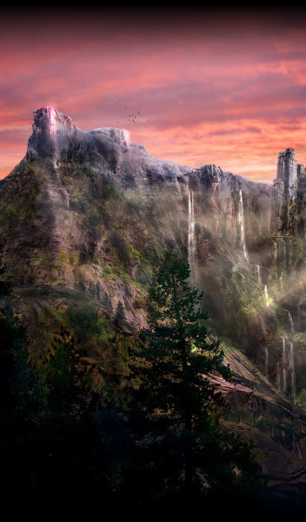 Розовый закат в горах с водопадами