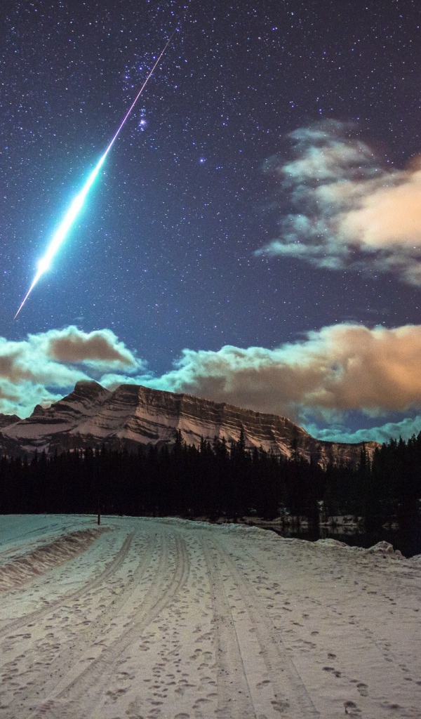 Упавшая звезда в зимних горах
