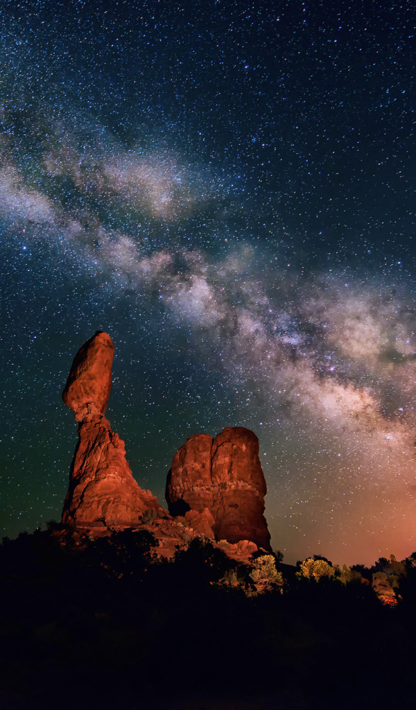 Млечный путь над каньоном