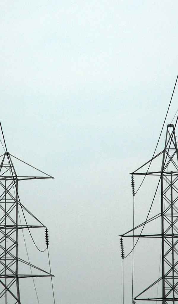 Воздушный шар над ЛЭП