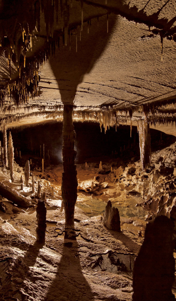 Пещерные сталактиты