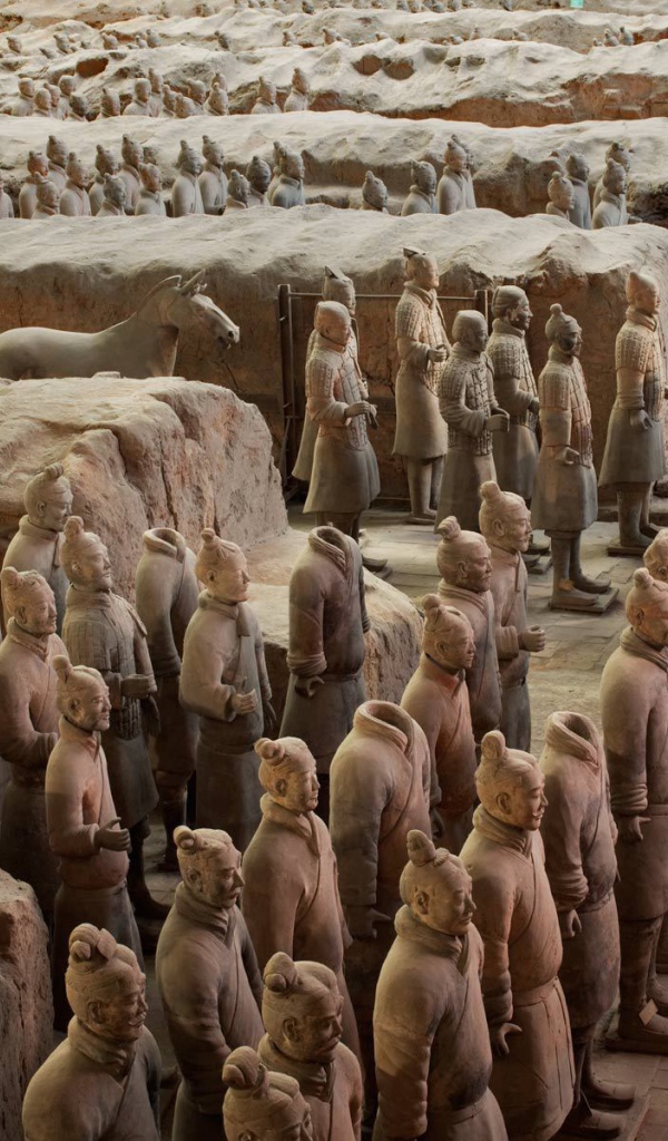 Глиняные фигуры воинов