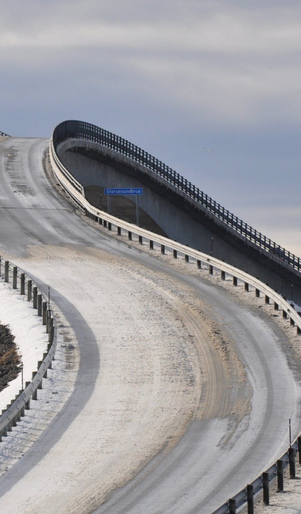 Крутой подъем на мост