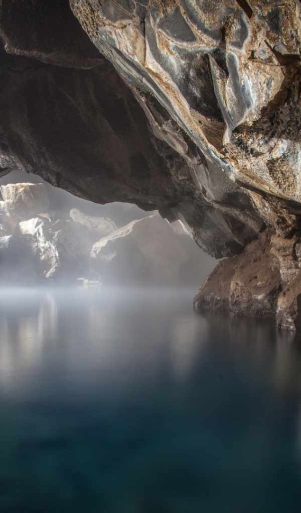 Туманное озеро в пещере