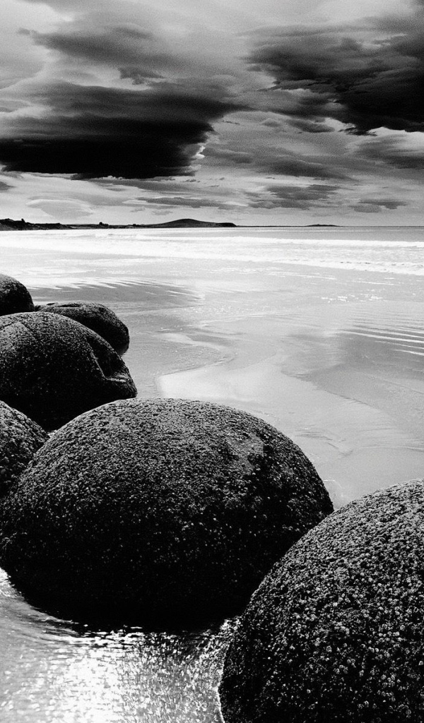 Ряд круглых камней