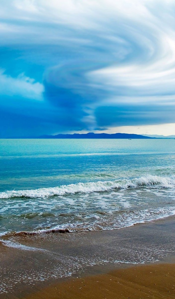 Надвигается тропический шторм