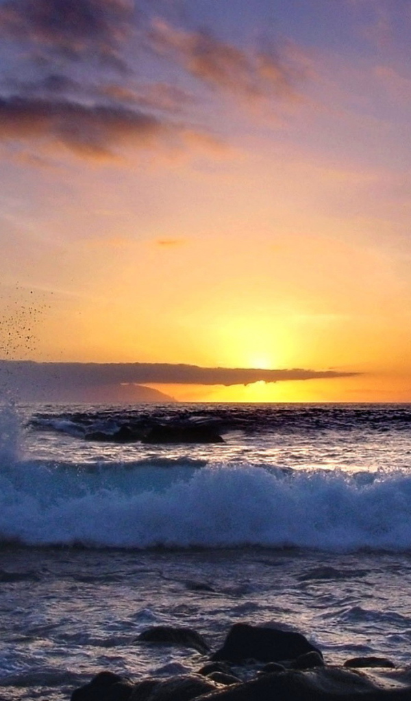 Большие волны на закате