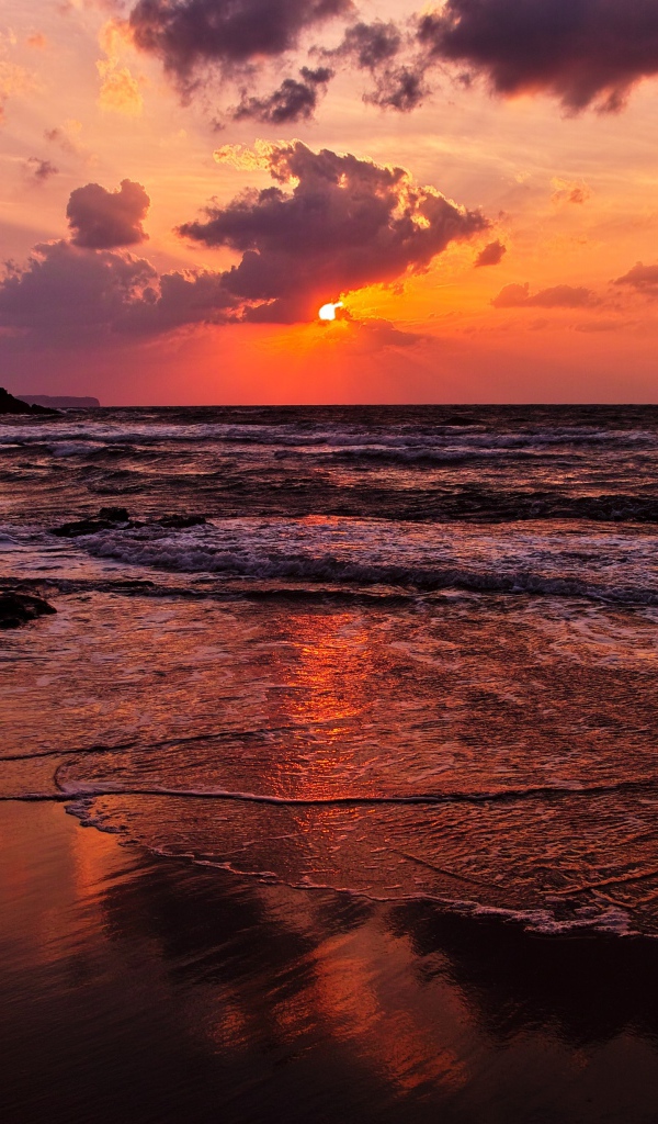 Темная вода перед закатом