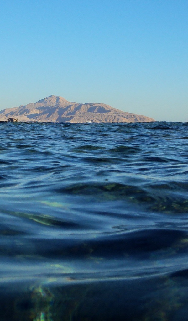 На горизонте земля