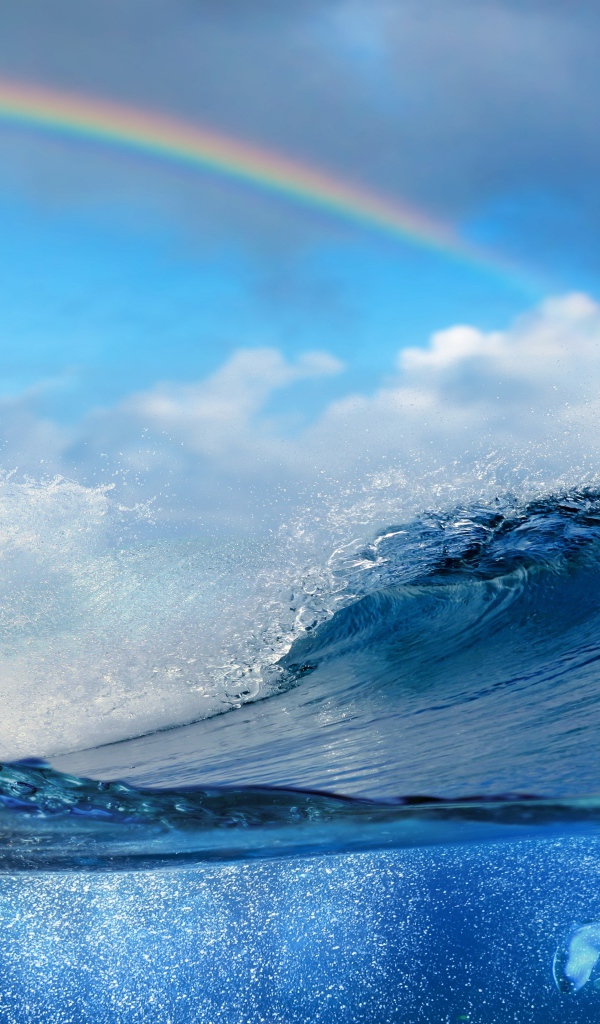 Радуга над морскими волнами