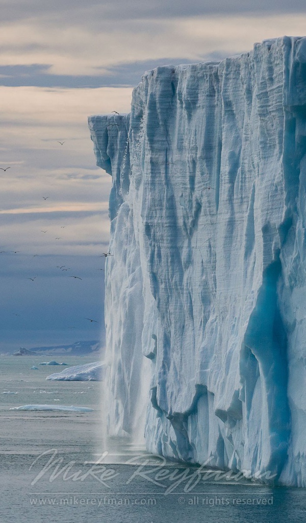 Отвесная стена ледника