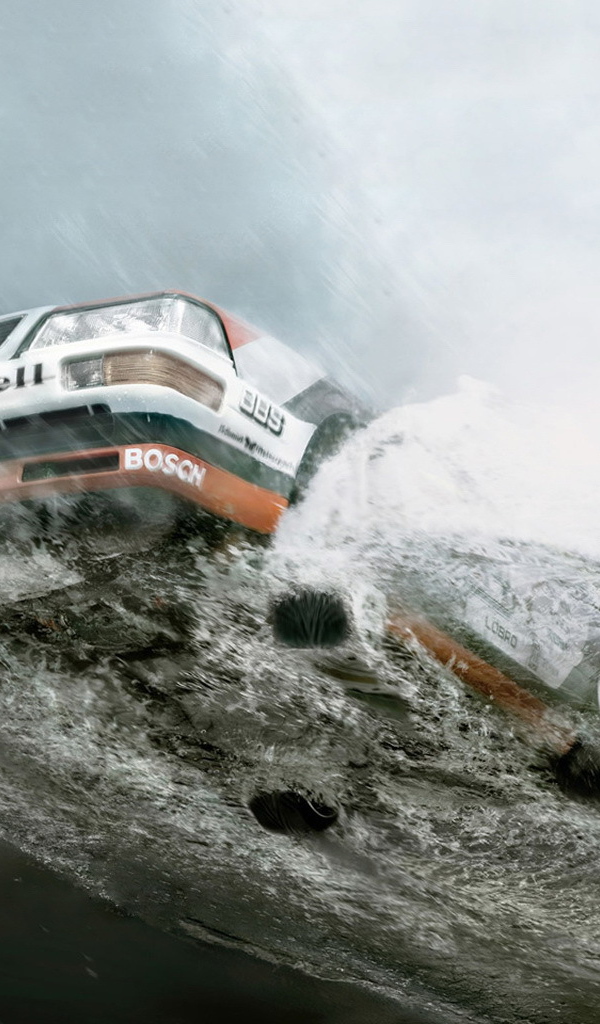 Катер на вершине волны