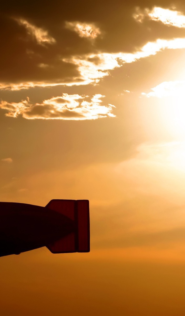 Воздушный зонд на фоне заката