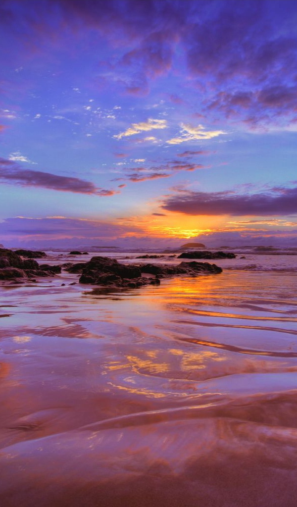 Красная вода на закате