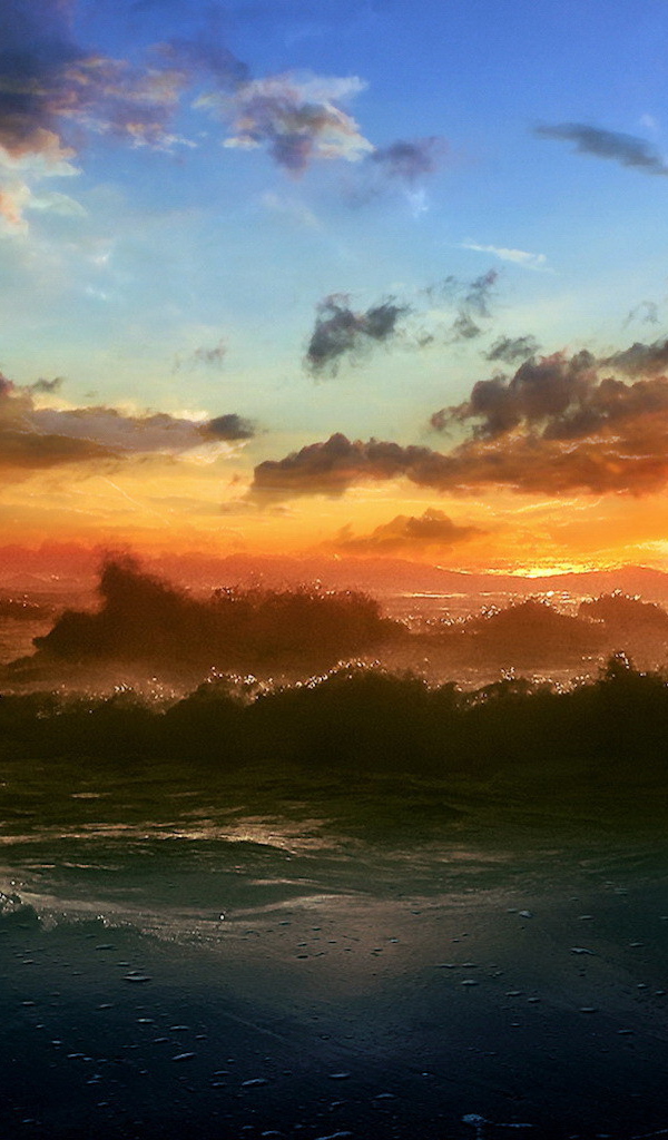 Закат на бушующем море