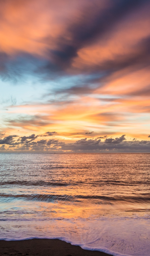 Закат на пляже Корсики