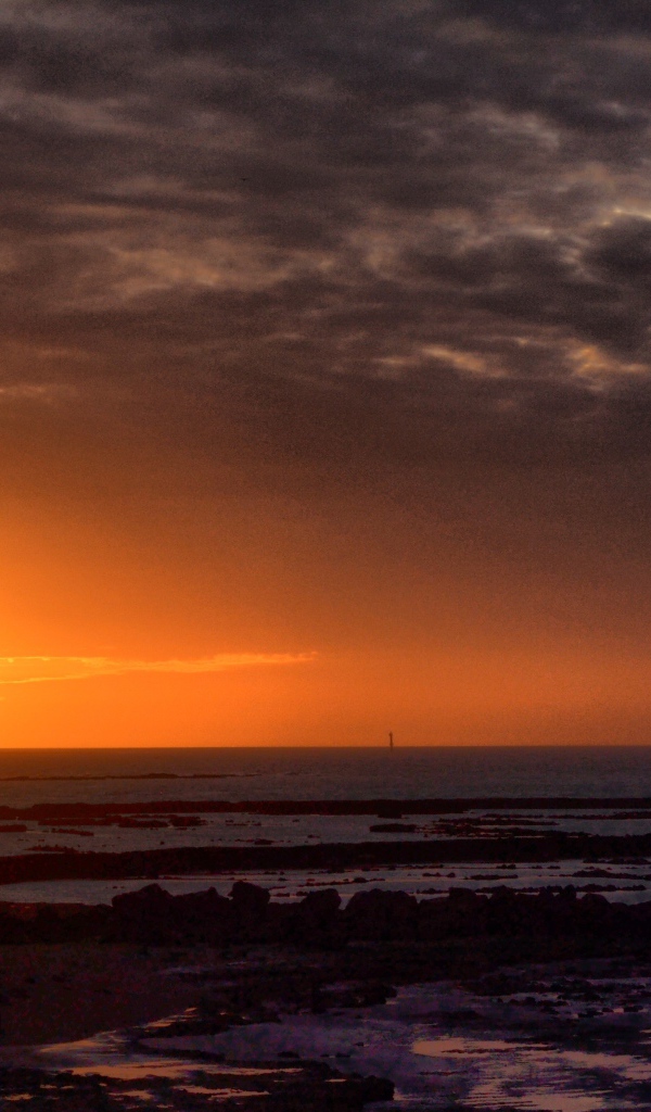 Закат на набережной в Испании