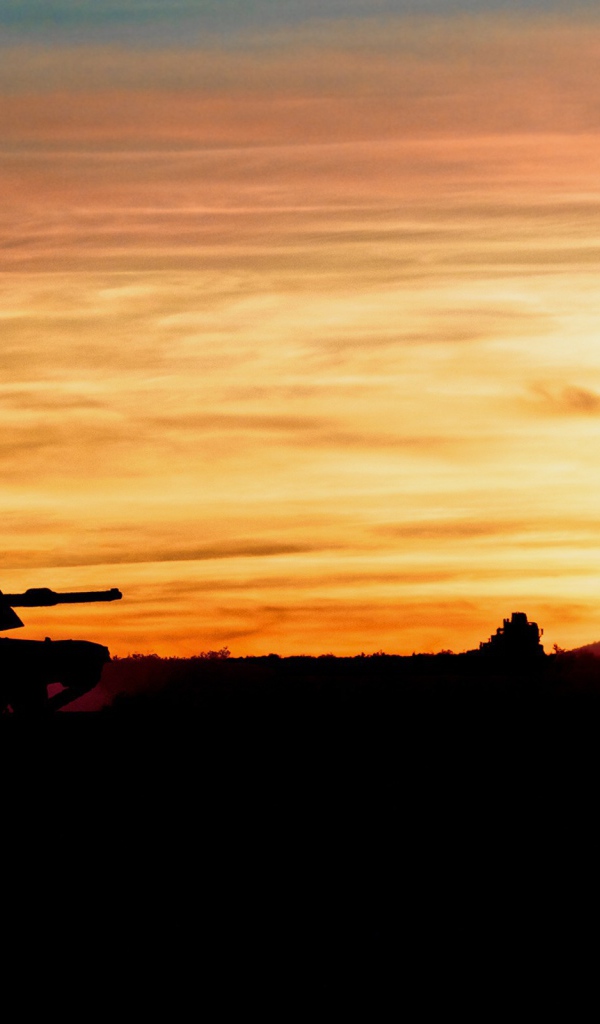 Танк на фоне заката