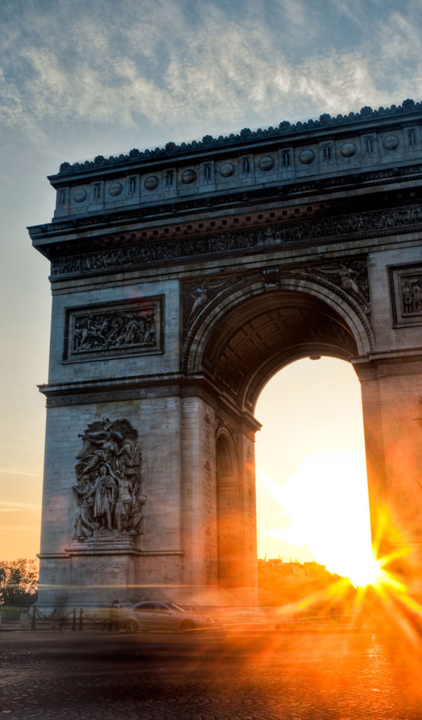 Солнце в триумфальной арке