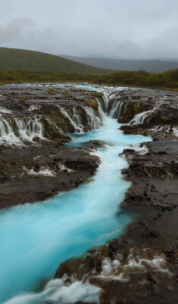 Водопад и голубая река