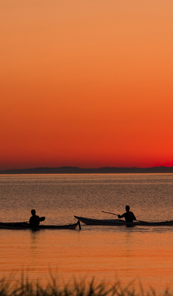 Две лодки на закате