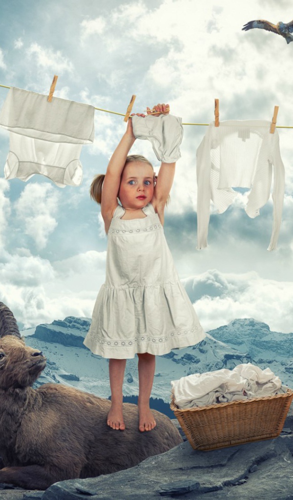 Девочка занялась стиркой