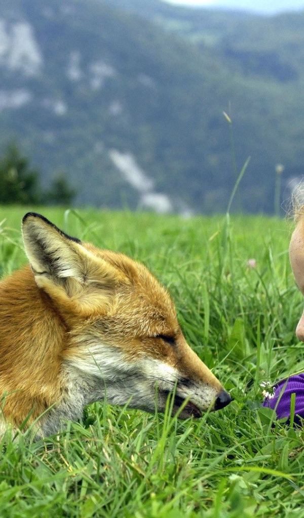 Девочка и лисёнок