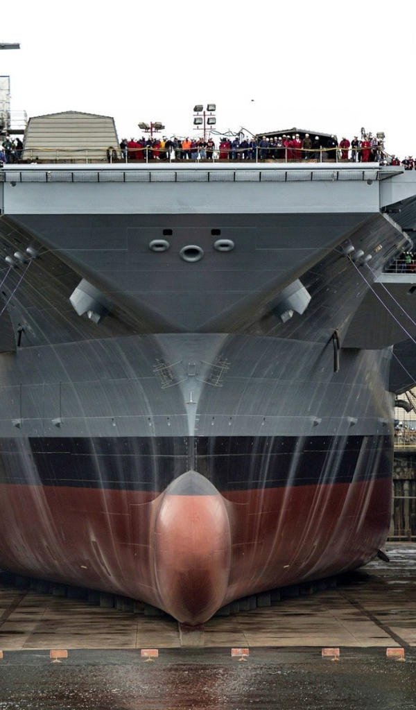 Авианосец в сухом доке