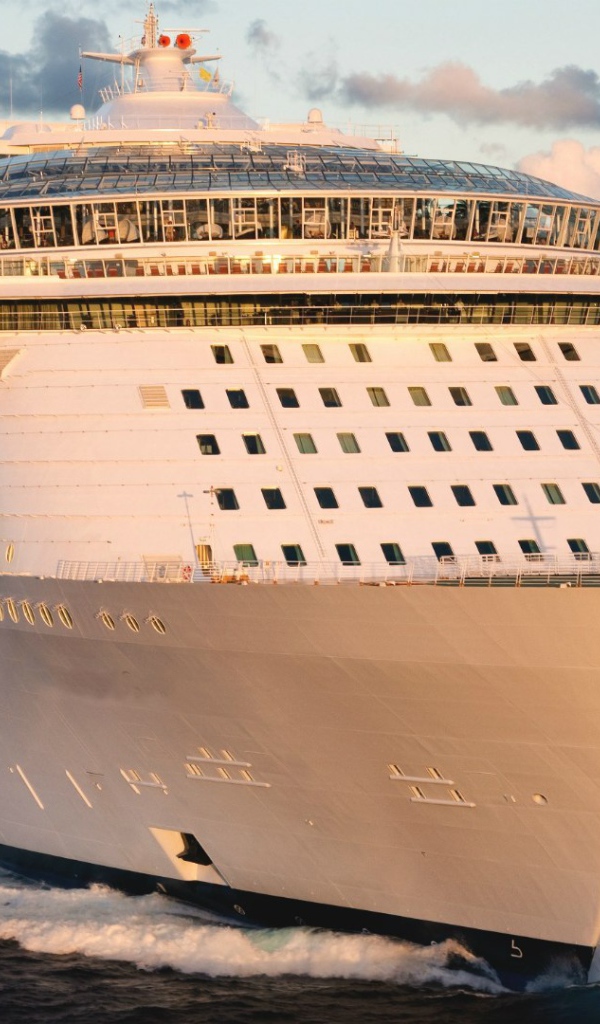 Круизный лайнер Allure of the Seas