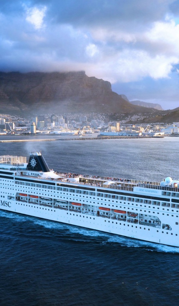 Круизный лайнер MSC Sinfonia