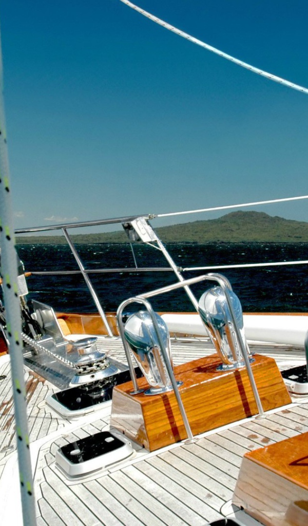 Палуба парусной яхты