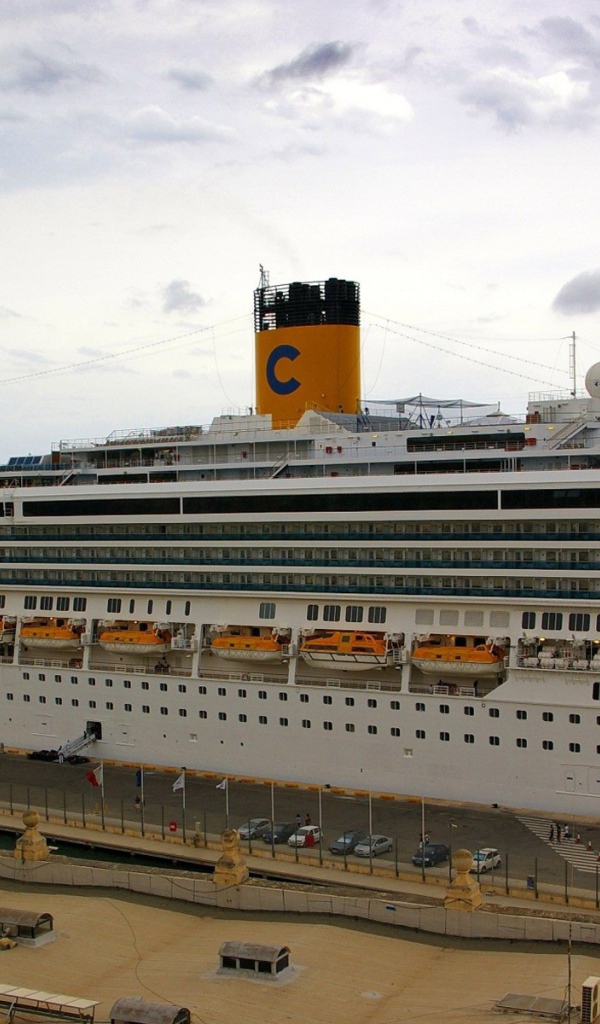 Итальянский корабль Коста Пасифика