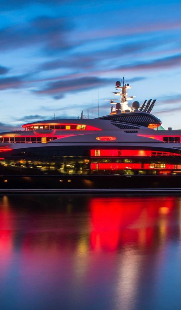 Мега-яхта Serene