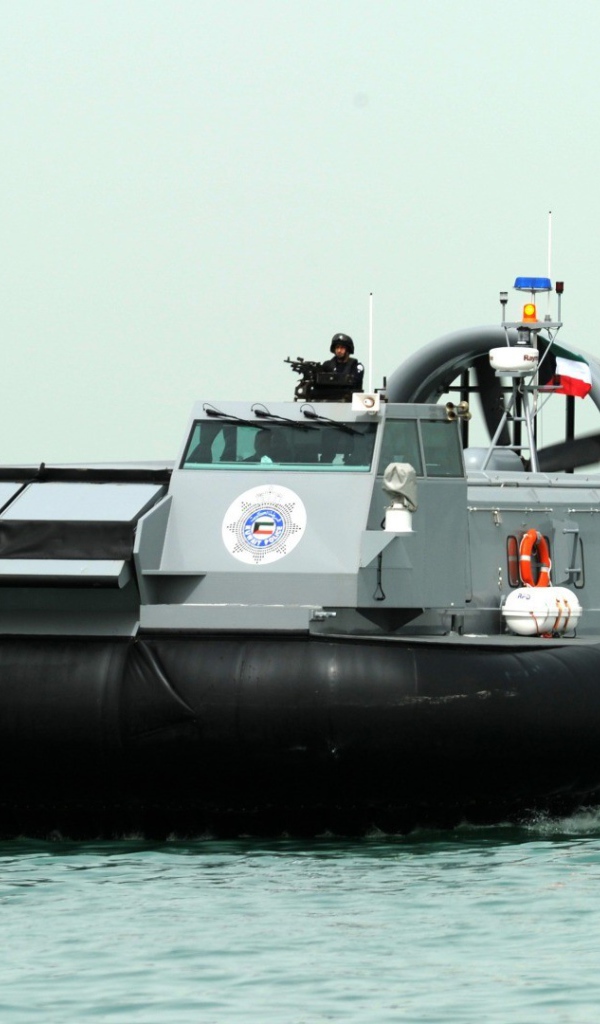 Военный катер на воздушной подушке