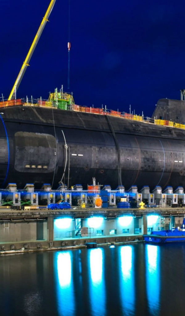 Атомная подводная лодка в доке