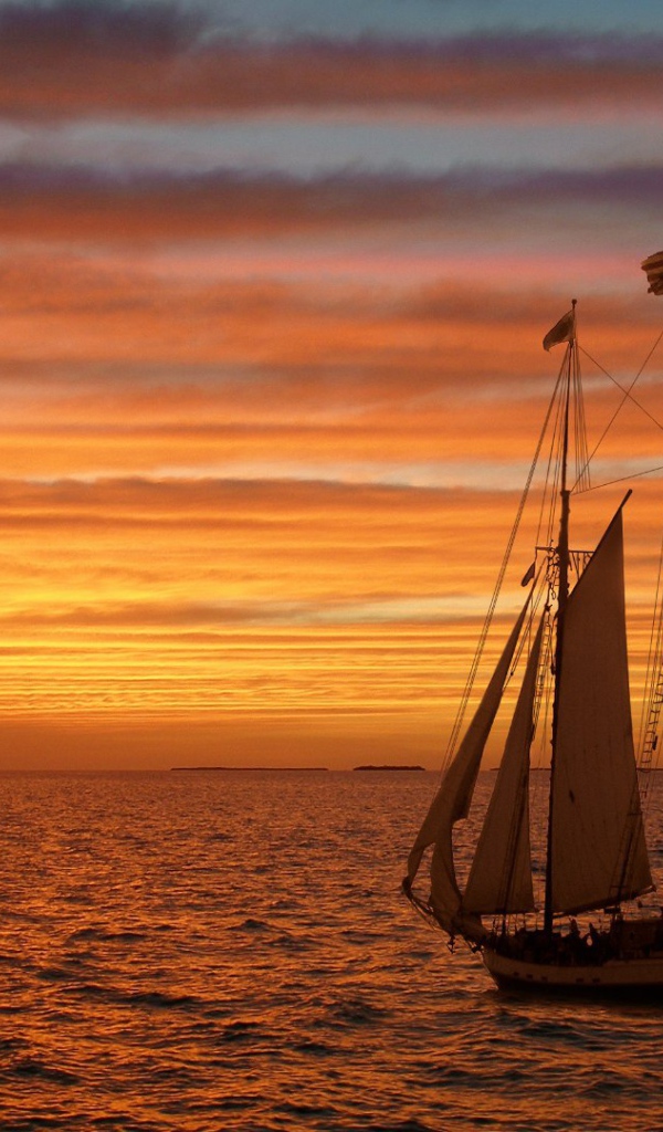 Парусник под флагом США