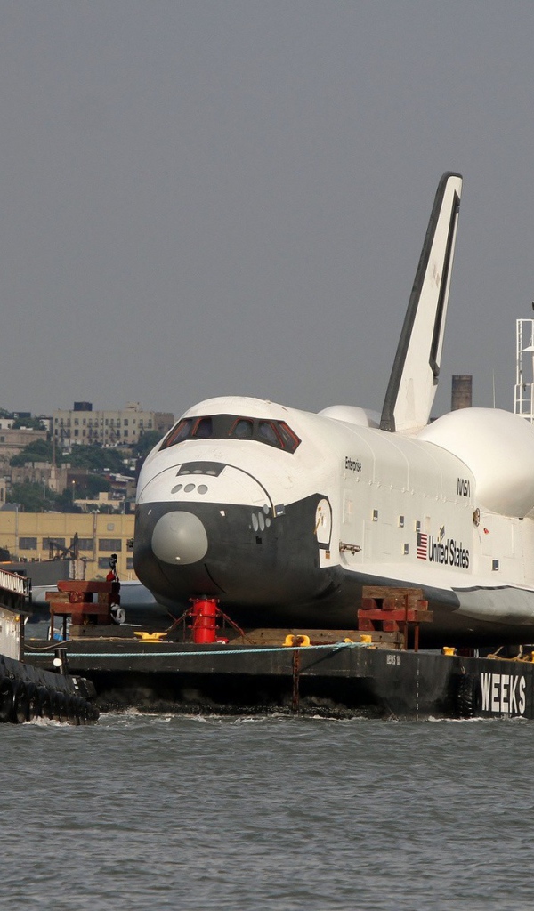 Шаттл на барже