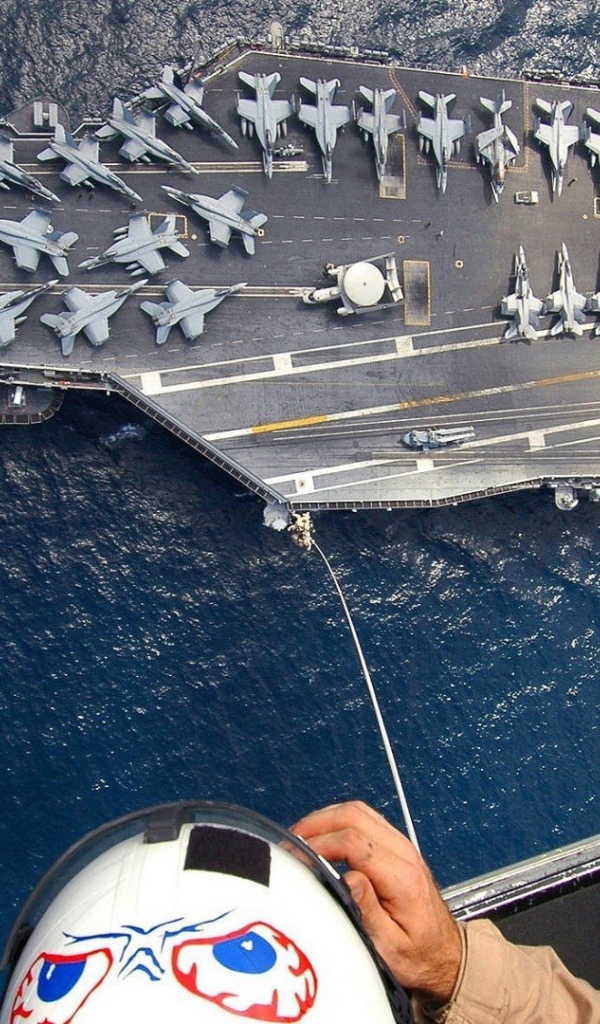 Американский авианосец Дуайт Эйзенхауэр