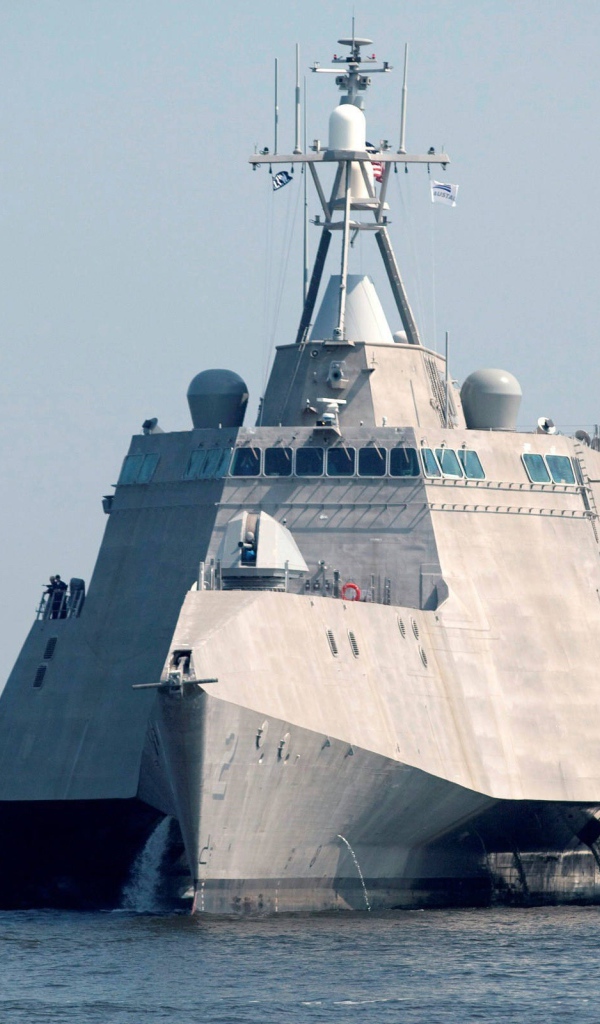 Военный корабль необычной конструкции