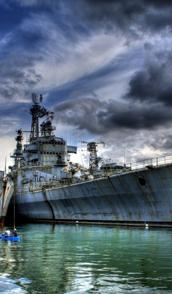 Военные корабли на вечном причале в бухте