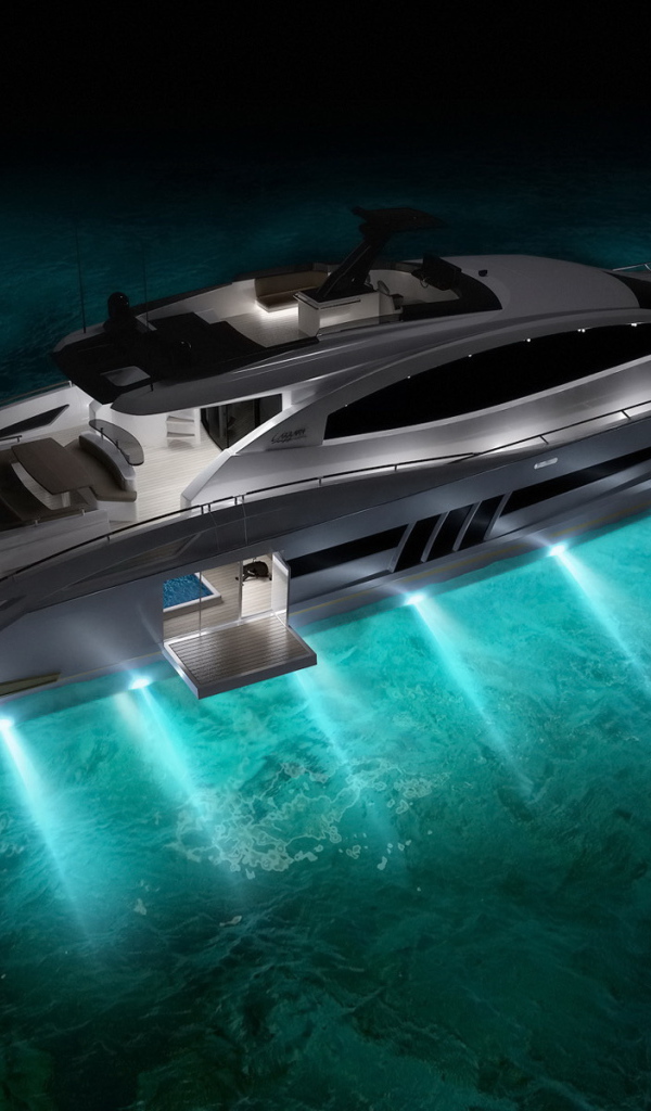Яхта освещает дно моря