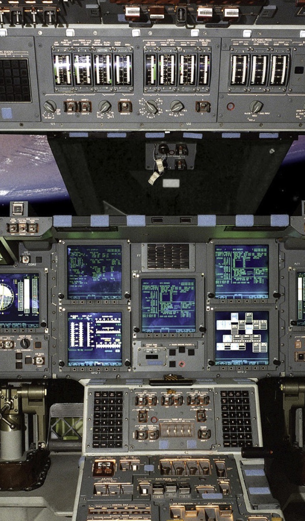 Панель приборов капитана на космическом корабле