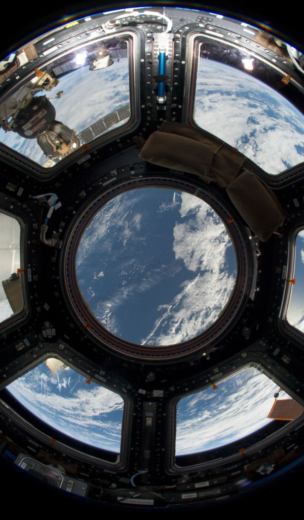 Земля в космической станции