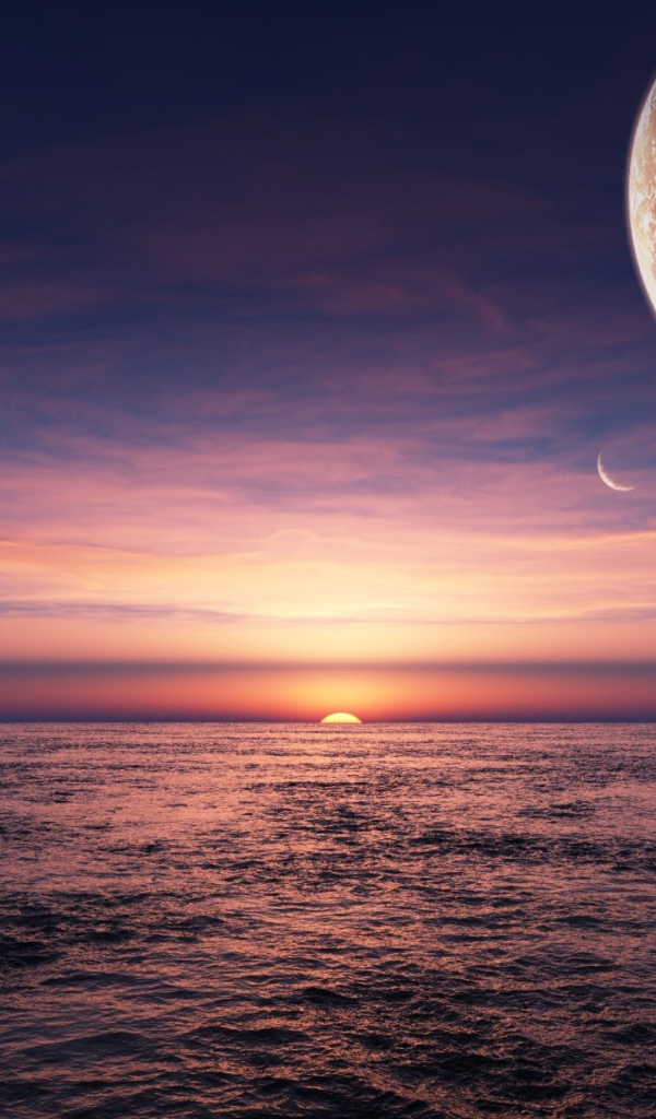 Планета в небе над закатом в океане